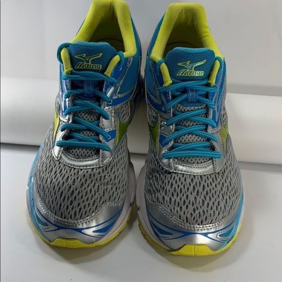 Mizuno women size 10.5 “SEXY”running shoe - Picture 2 of 16